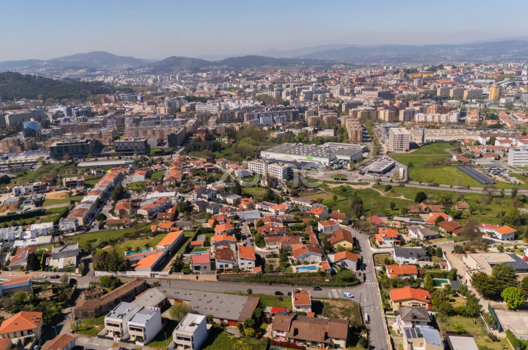 Moradia T4 para Venda em Nogueira, Fraião e Lamaçães Foto 49