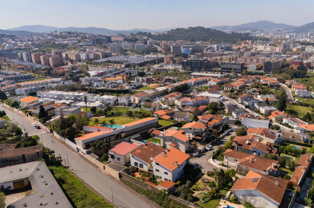 Moradia T4 para Venda em Nogueira, Fraião e Lamaçães Foto 50