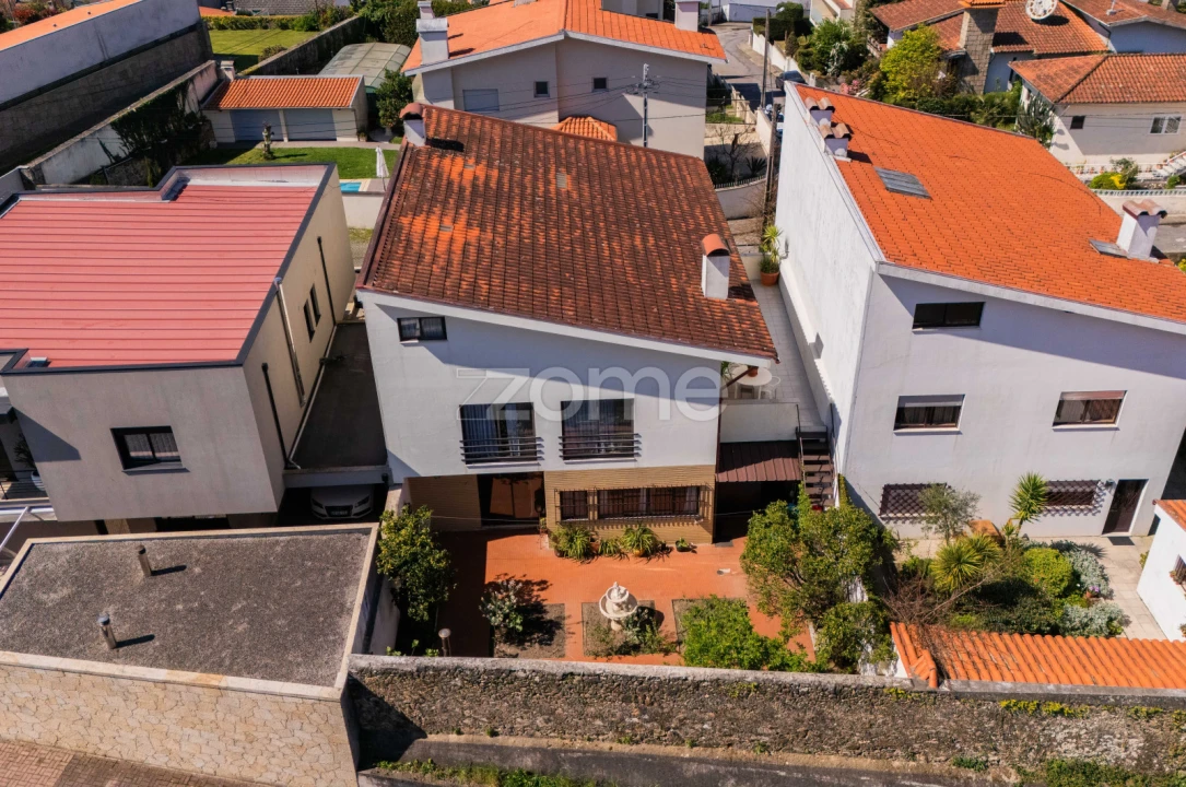 Moradia T4 para Venda em Nogueira, Fraião e Lamaçães Foto 2