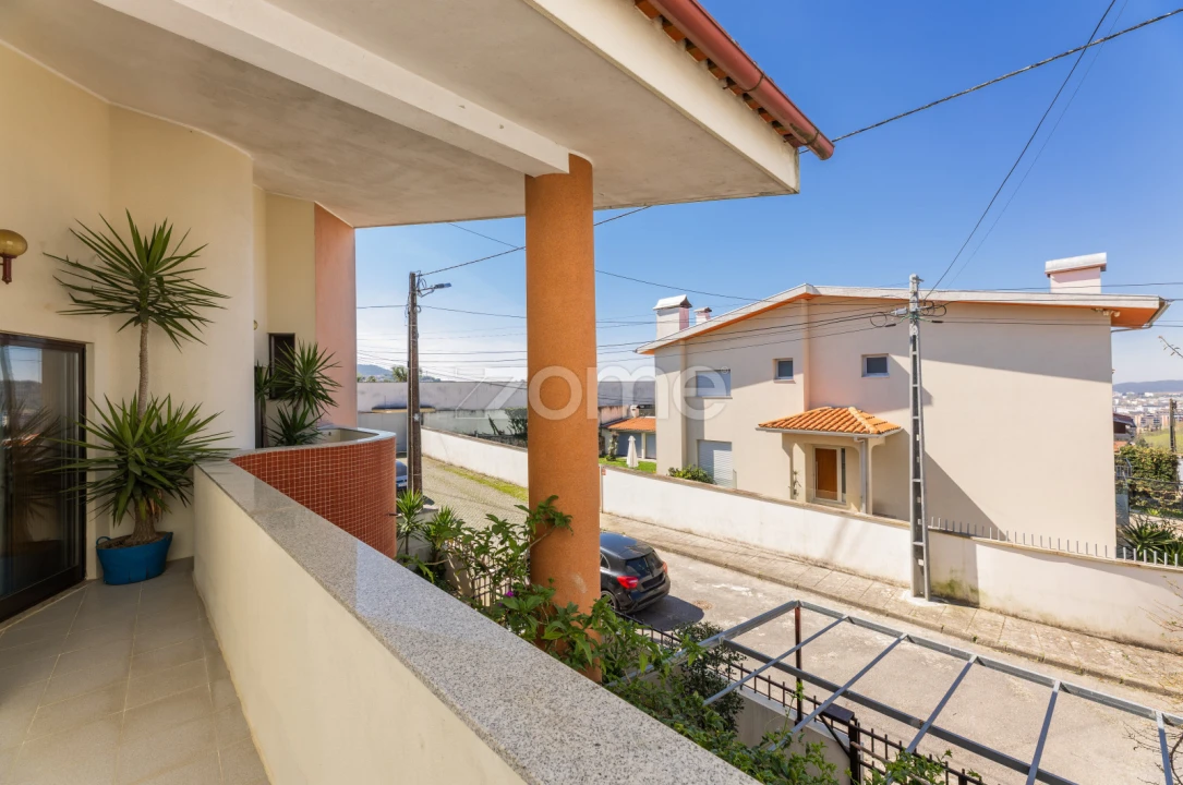 Moradia T4 para Venda em Nogueira, Fraião e Lamaçães Foto 36