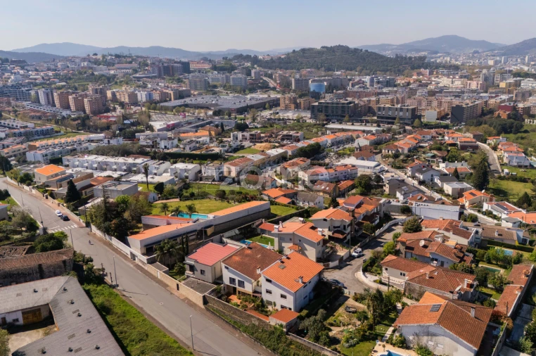 Moradia T4 para Venda em Nogueira, Fraião e Lamaçães Foto 50