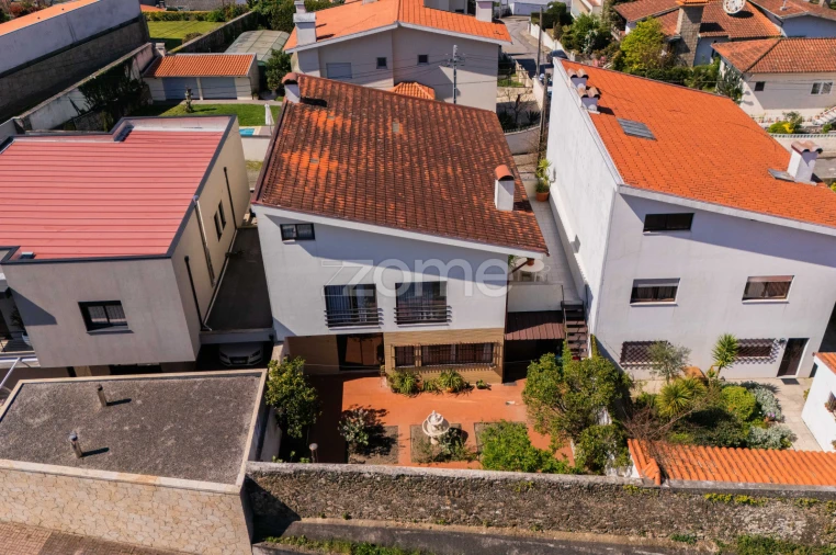 Moradia T4 para Venda em Nogueira, Fraião e Lamaçães Foto 2