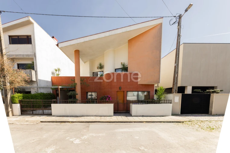 Moradia T4 para Venda em Nogueira, Fraião e Lamaçães Foto 1