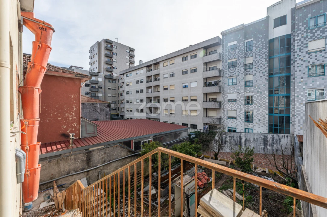 Apartamento T1 para Venda em São João da Madeira Foto 35