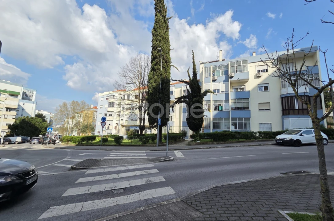 Apartamento T2 para Arrendamento em Águas Livres Foto 27