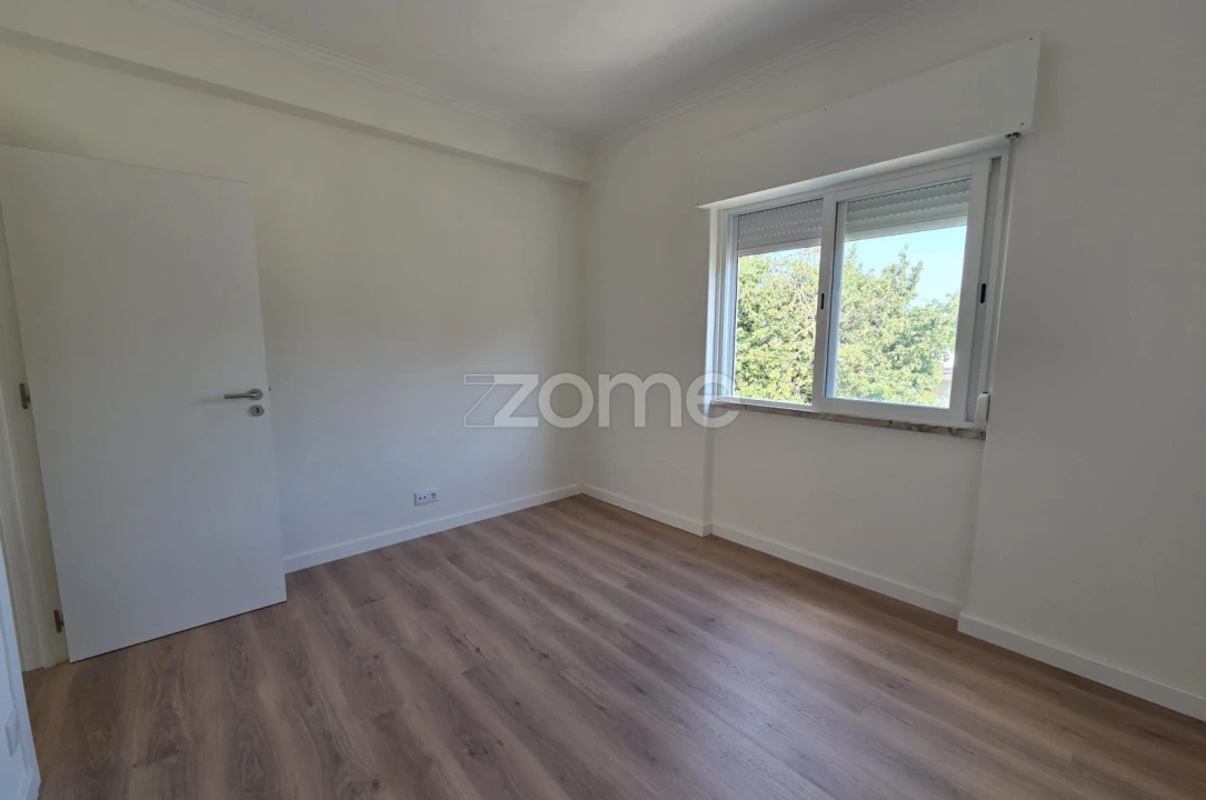 Apartamento T2 para Arrendamento em Águas Livres Foto 14