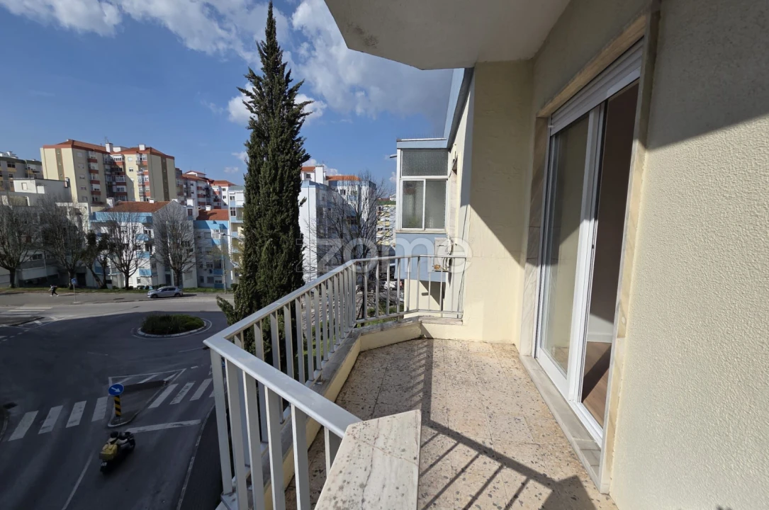 Apartamento T2 para Arrendamento em Águas Livres Foto 13