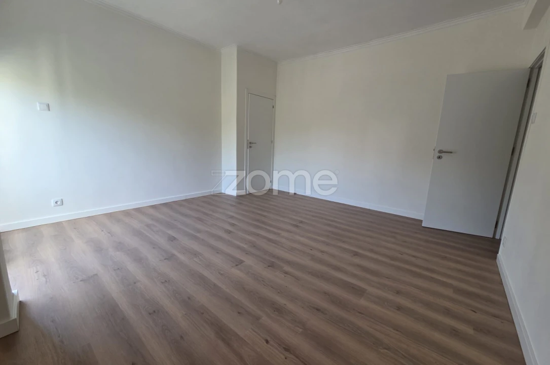 Apartamento T2 para Arrendamento em Águas Livres Foto 7