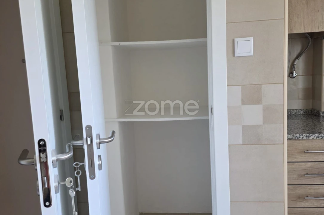 Apartamento T2 para Arrendamento em Águas Livres Foto 4