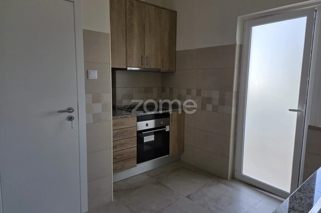 Apartamento T2 para Arrendamento em Águas Livres Foto 3