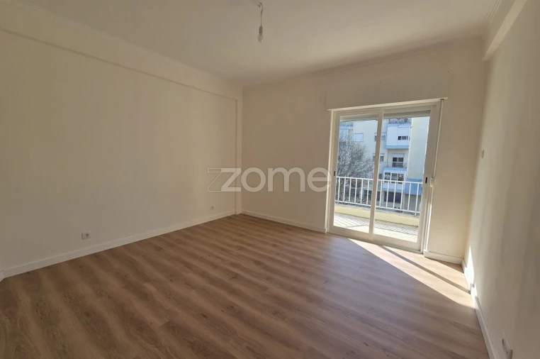 Apartamento T2 para Arrendamento em Águas Livres Foto 10