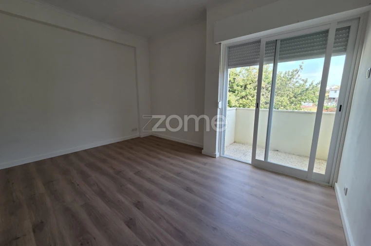 Apartamento T2 para Arrendamento em Águas Livres Foto 8