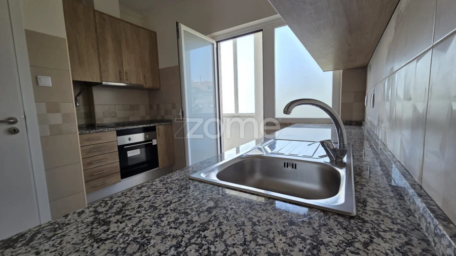 Apartamento T2 para Arrendamento em Águas Livres