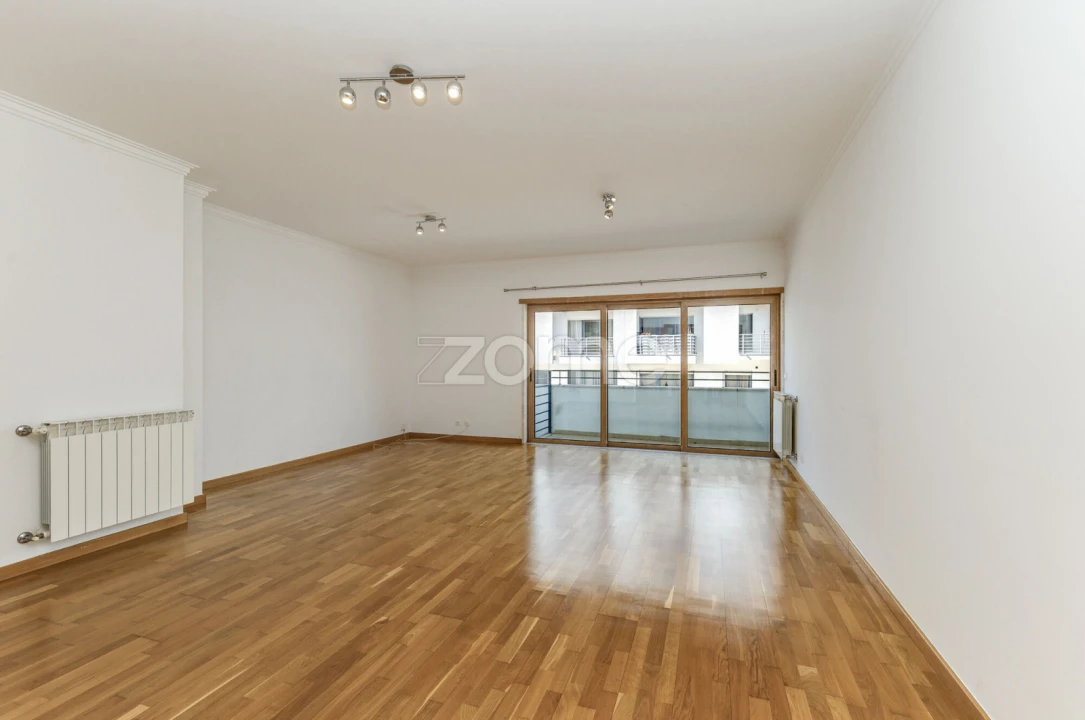 Apartamento T3 para Arrendamento em Oeiras e São Julião da Barra, Paço de Arcos e Caxias Foto 2