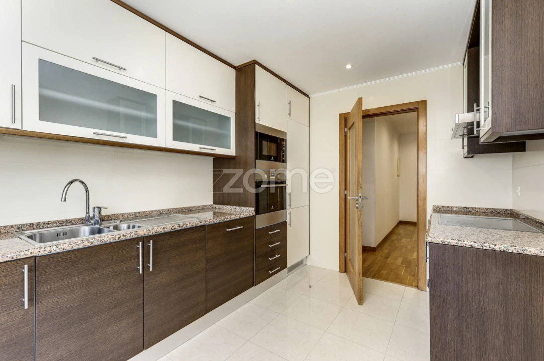 Apartamento T3 para Arrendamento em Oeiras e São Julião da Barra, Paço de Arcos e Caxias Foto 11