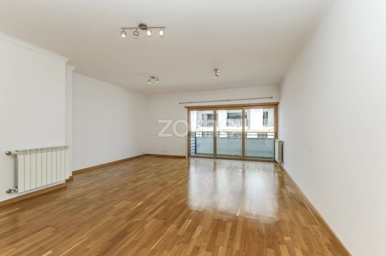 Apartamento T3 para Arrendamento em Oeiras e São Julião da Barra, Paço de Arcos e Caxias Foto 2