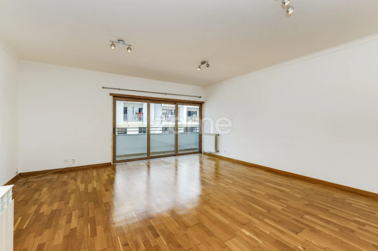 Apartamento T3 para Arrendamento em Oeiras e São Julião da Barra, Paço de Arcos e Caxias Foto 3