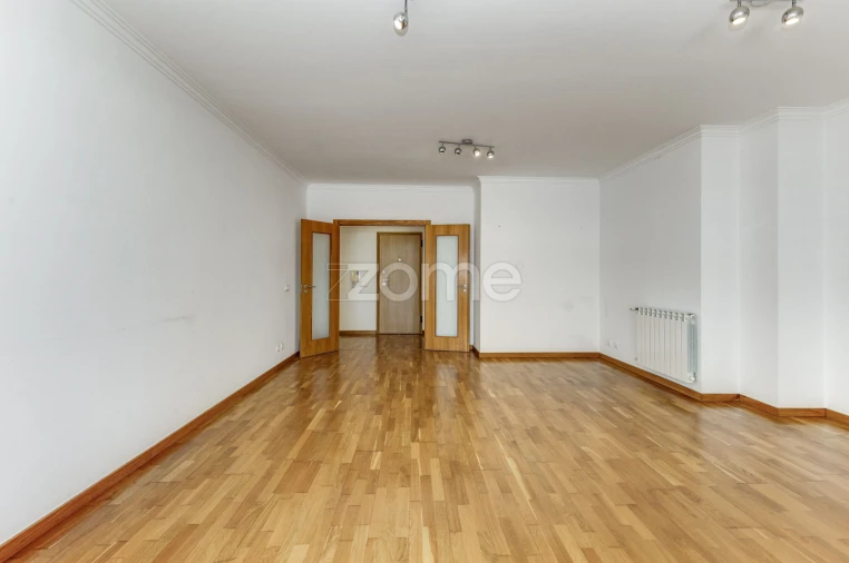 Apartamento T3 para Arrendamento em Oeiras e São Julião da Barra, Paço de Arcos e Caxias Foto 5