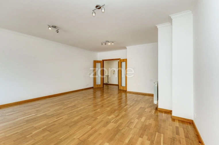 Apartamento T3 para Arrendamento em Oeiras e São Julião da Barra, Paço de Arcos e Caxias Foto 4