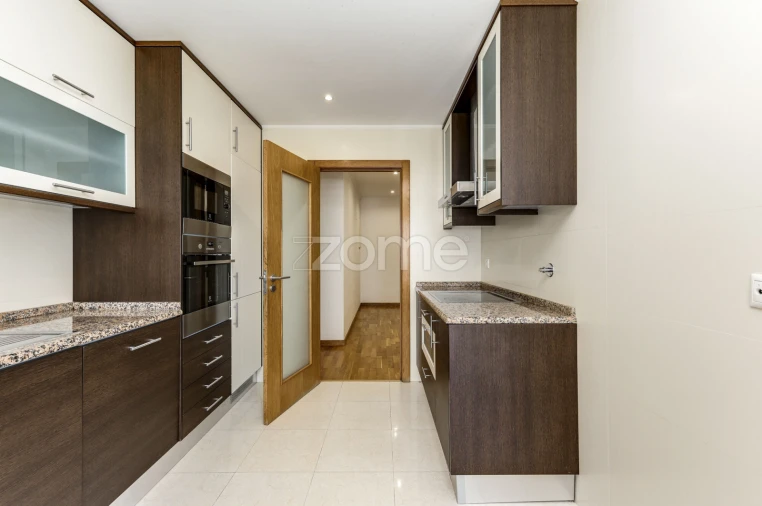 Apartamento T3 para Arrendamento em Oeiras e São Julião da Barra, Paço de Arcos e Caxias Foto 10