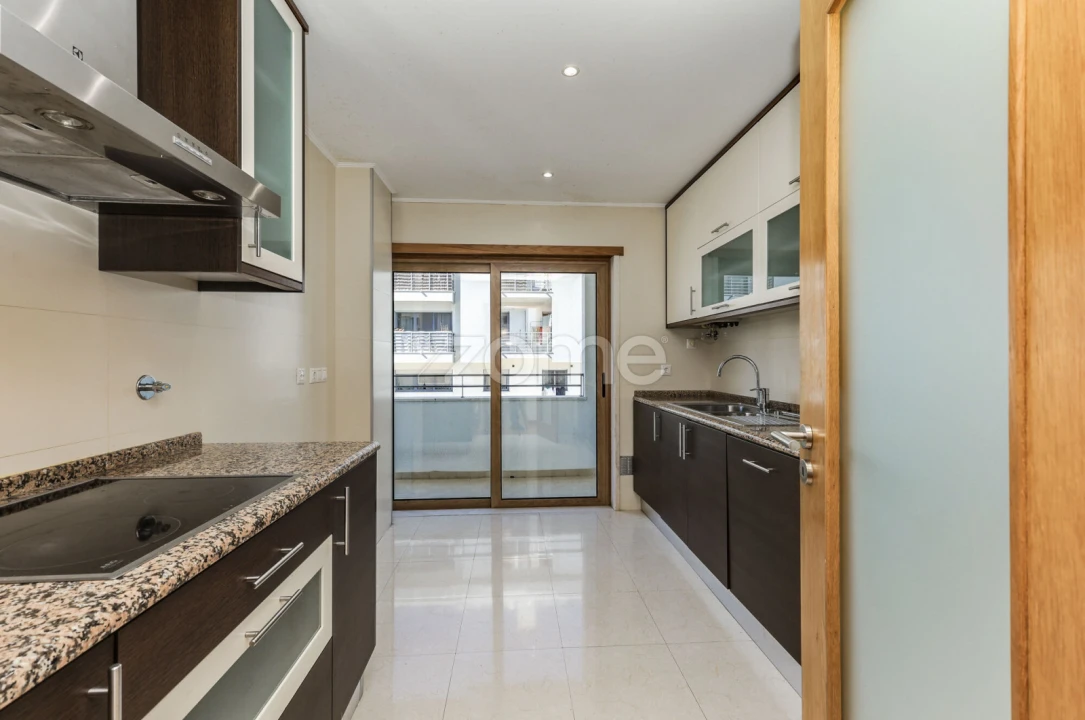 Apartamento T3 para Arrendamento em Oeiras e São Julião da Barra, Paço de Arcos e Caxias Foto 9