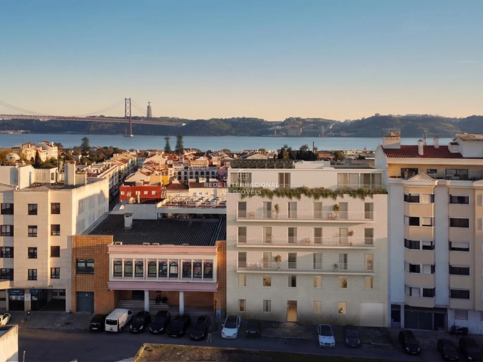 Apartamento T0 para Venda em Ajuda Foto 6