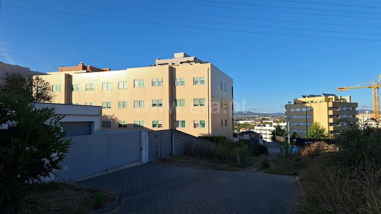 Terreno para Venda em Oliveira do Douro Foto 5