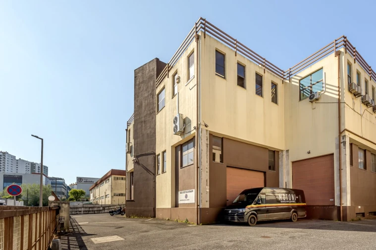 Armazém para Arrendamento em Alfragide Foto 2