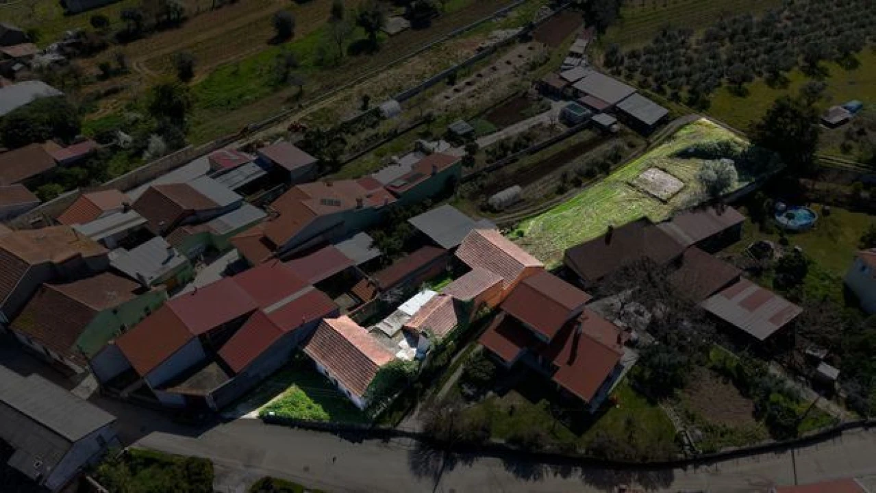 Moradia T3 para Venda em Portunhos e Outil Foto 3