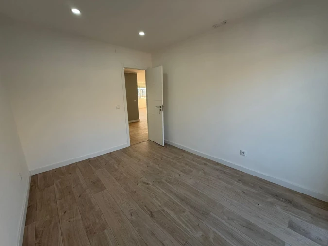 Apartamento T4 para Venda em Águas Livres Foto 9