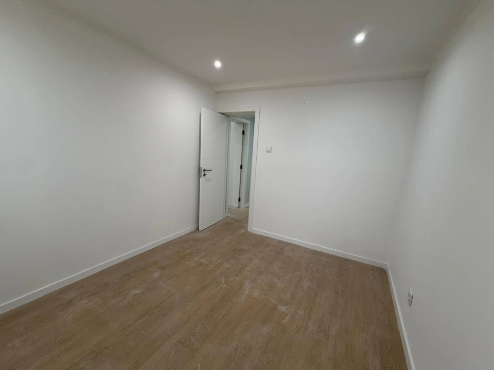 Apartamento T2 para Venda em Venteira Foto 8