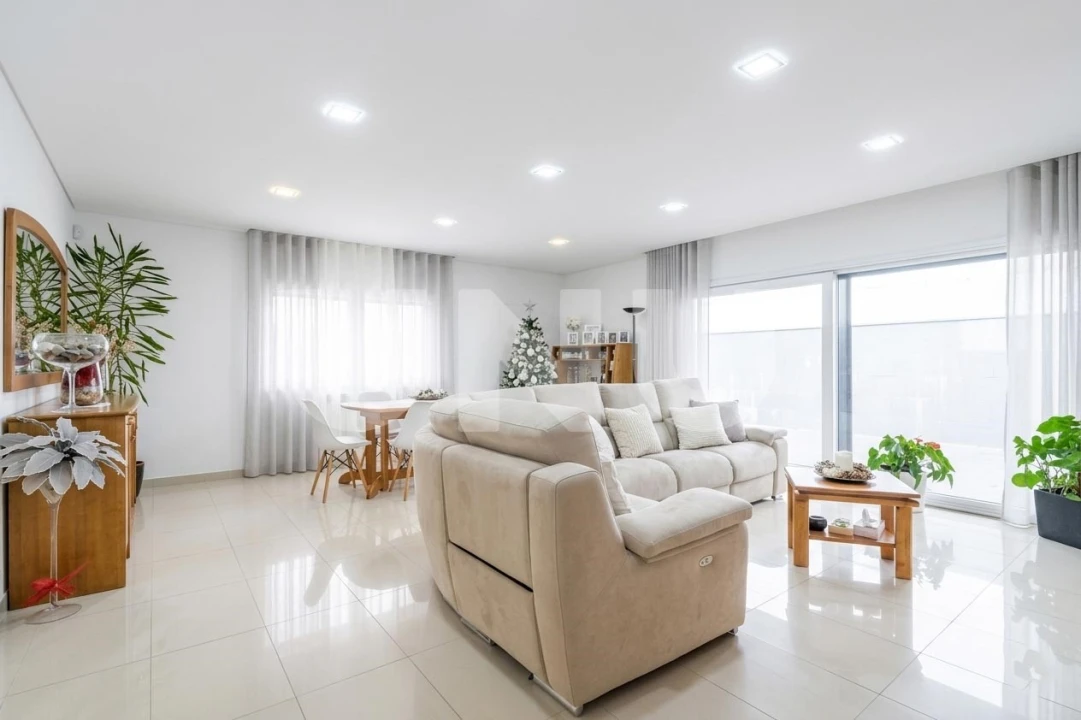 Moradia T5 para Venda em Boidobra Foto 1