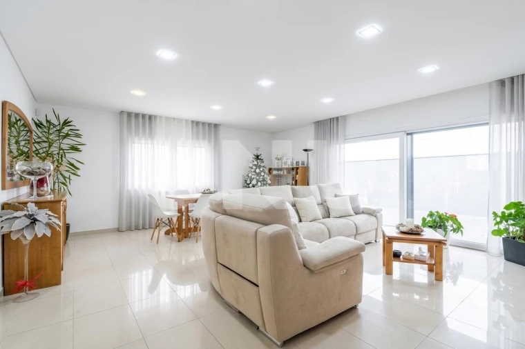 Moradia T5 para Venda em Boidobra Foto 1