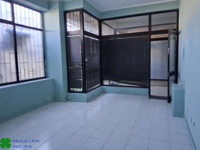 Loja para Arrendamento em Castêlo da Maia