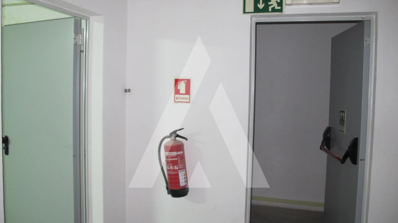 Armazém para Venda em Vialonga Foto 25