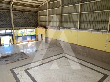 Armazém para Venda em Vialonga