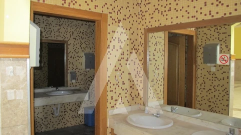 Armazém para Venda em Vialonga