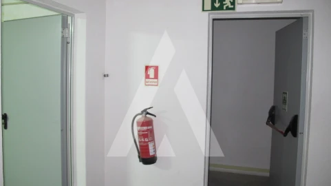 Armazém para Venda em Vialonga