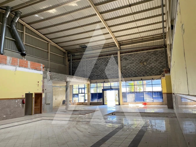 Armazém para Venda em Vialonga Foto 10