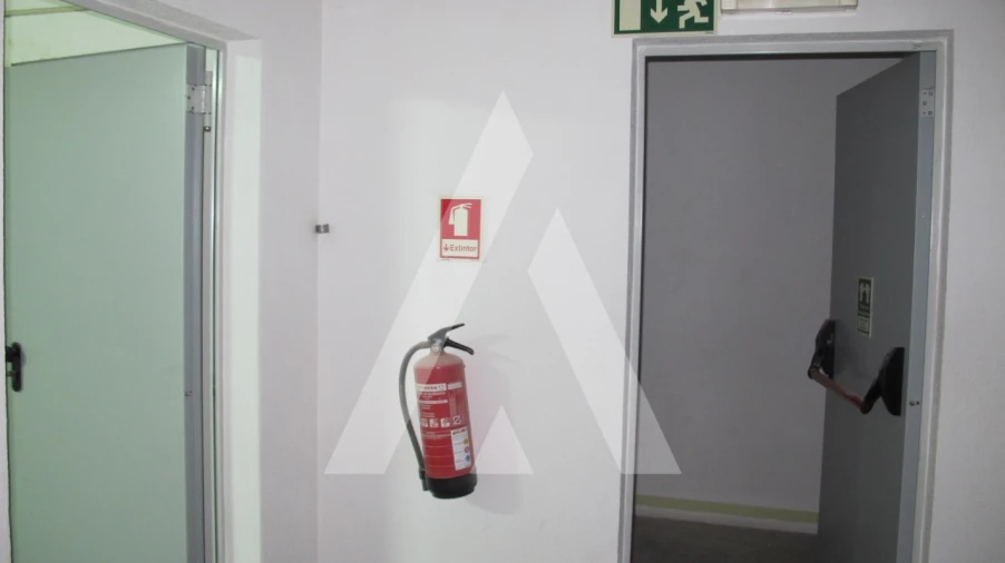 Armazém para Venda em Vialonga Foto 25