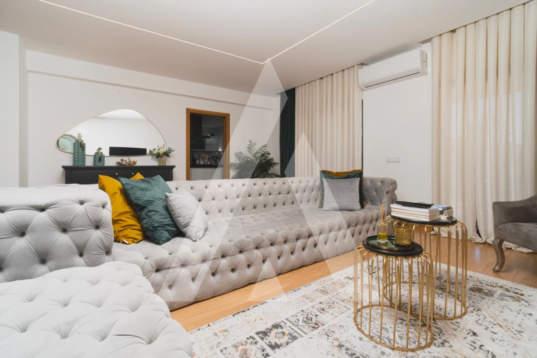 Moradia T5 para Venda em Santo Antonio dos Olivais Foto 8