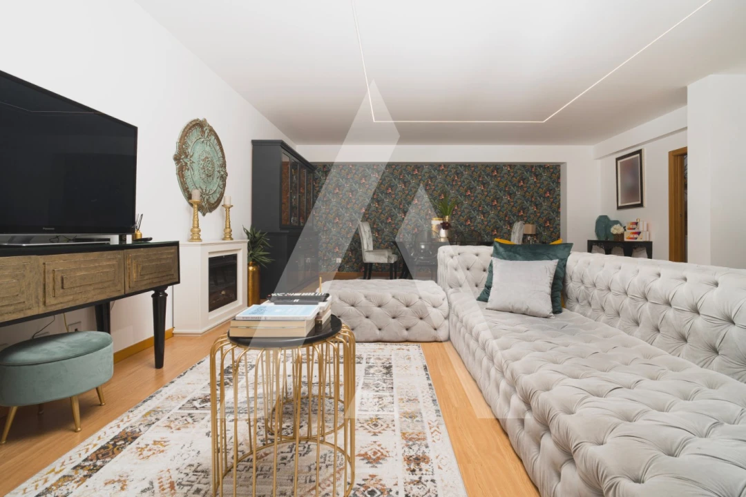 Moradia T5 para Venda em Santo Antonio dos Olivais Foto 10