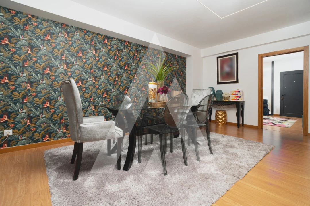 Moradia T5 para Venda em Santo Antonio dos Olivais Foto 16