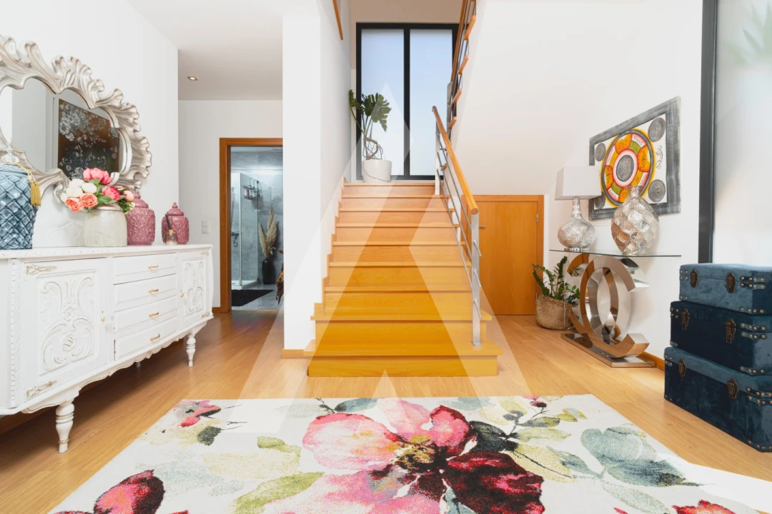 Moradia T5 para Venda em Santo Antonio dos Olivais Foto 4