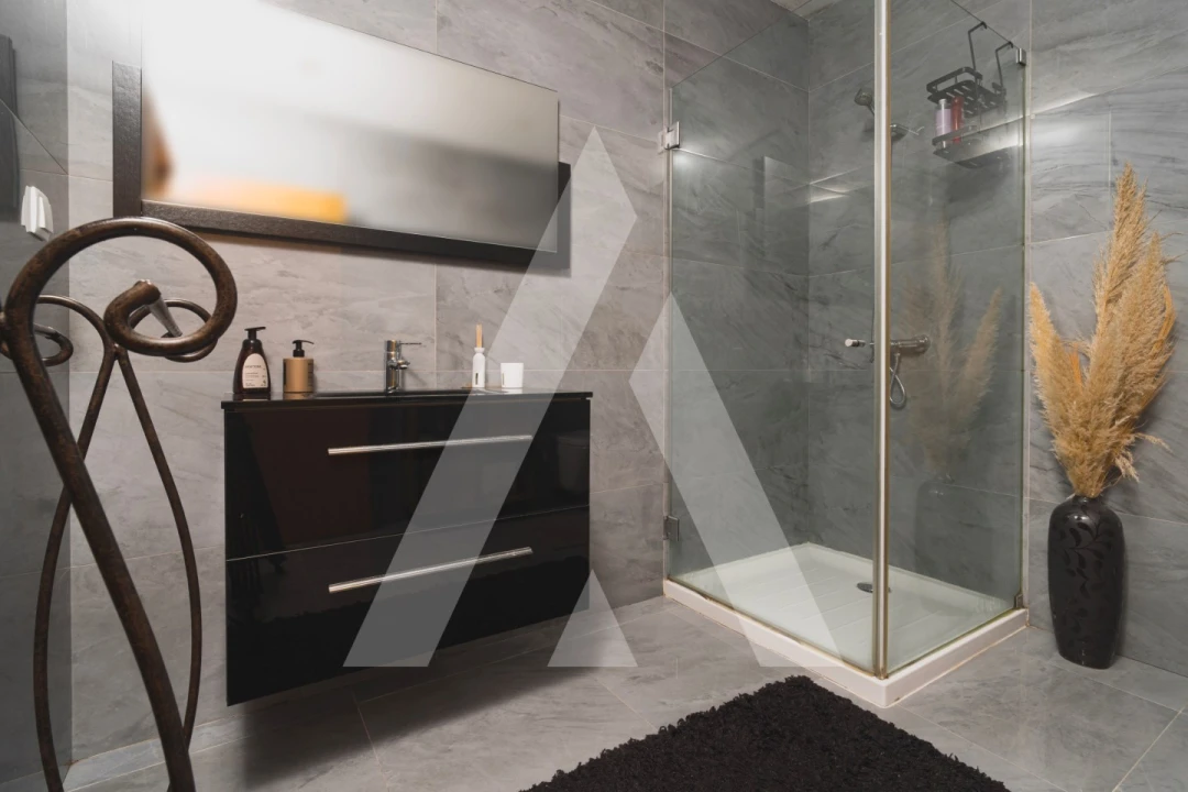 Moradia T5 para Venda em Santo Antonio dos Olivais Foto 28