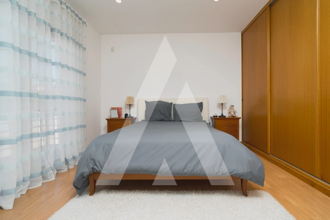 Moradia T5 para Venda em Santo Antonio dos Olivais Foto 55