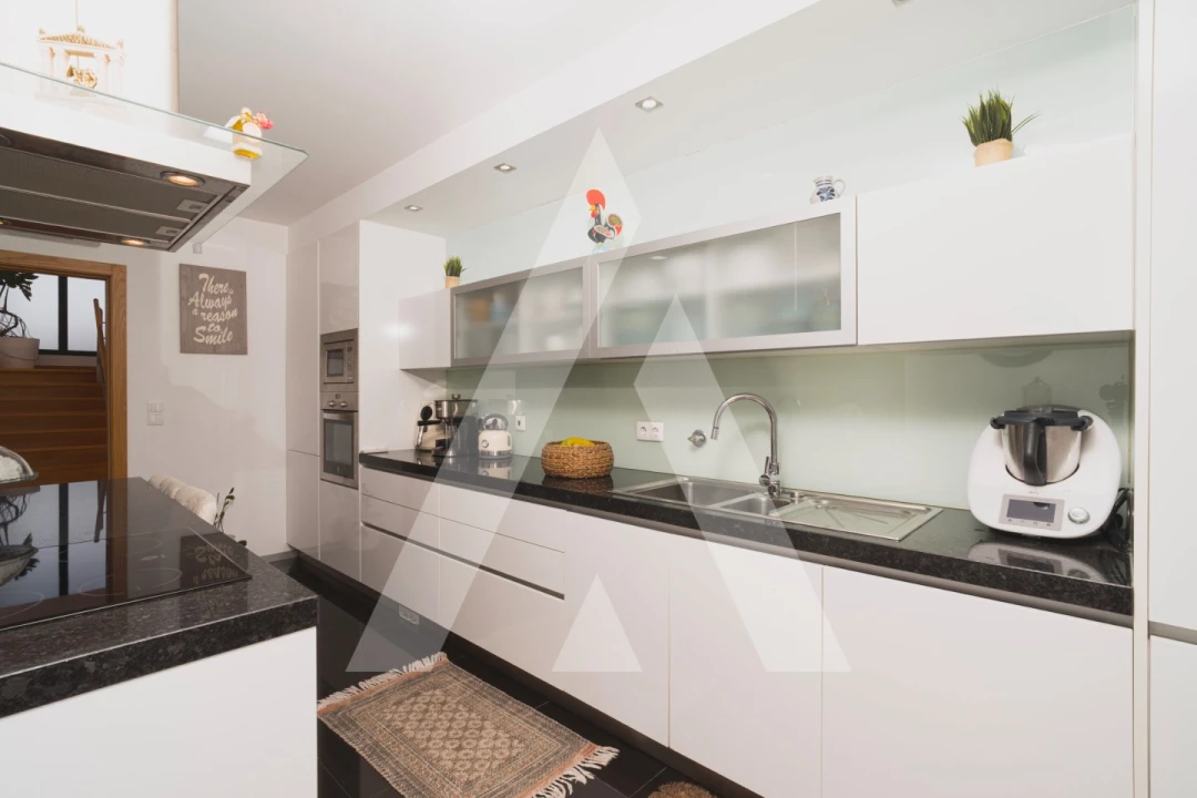 Moradia T5 para Venda em Santo Antonio dos Olivais Foto 18