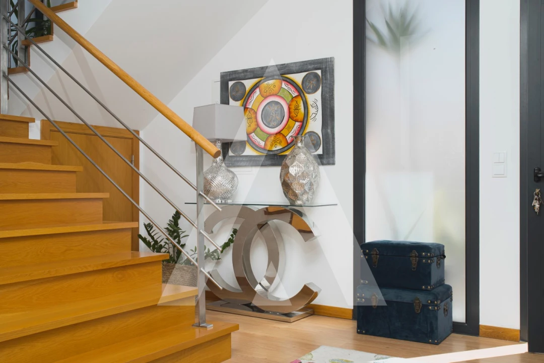 Moradia T5 para Venda em Santo Antonio dos Olivais Foto 2