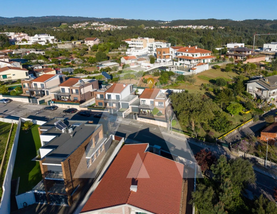 Moradia T5 para Venda em Santo Antonio dos Olivais Foto 62