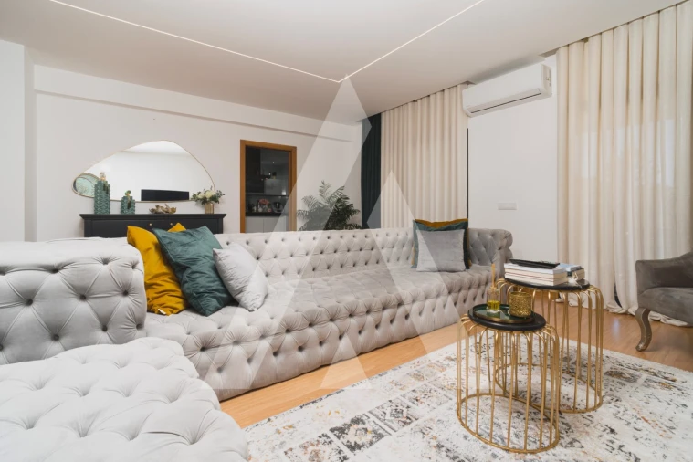 Moradia T5 para Venda em Santo Antonio dos Olivais Foto 8